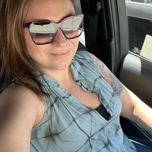 Meet your Posher, Desiree